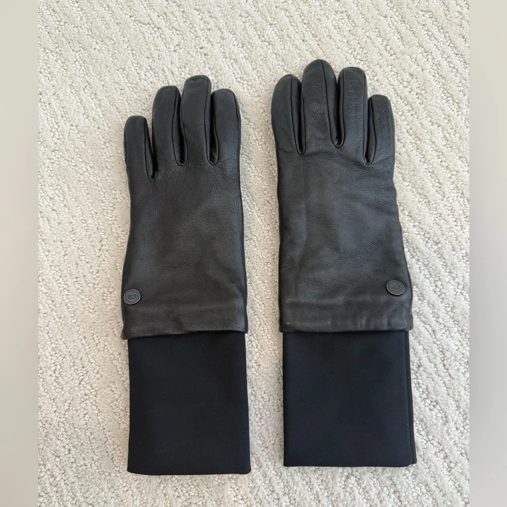 Canada Goose Leather Gloves 6013L $195 women’s small